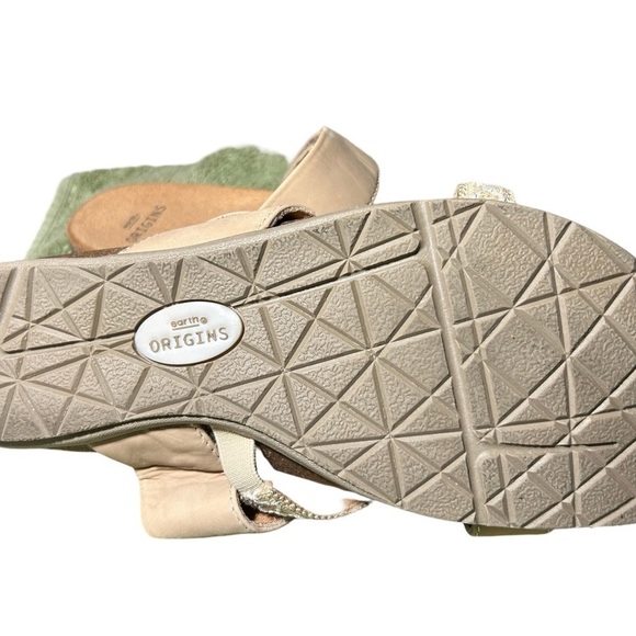 Earth Origins women’s Ossi slide-on sandals. In great condition, good as new - Picture 2 of 3